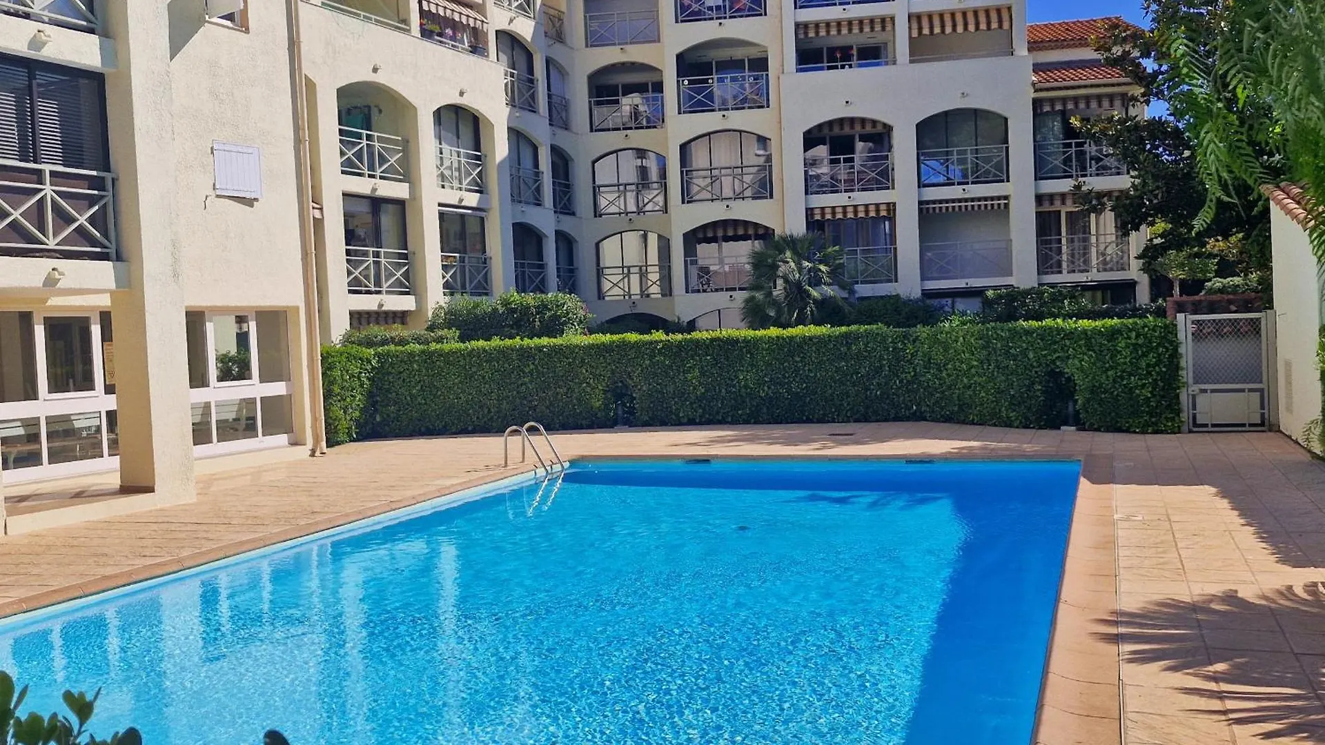 Appartement 2 Pieces Avec Piscine, Parking, Animaux Acceptes, Sainte-Maxime - Fr-1-780-93
